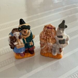“Vintage” WIZARD OF OZ Salt and pepper shaker set w/stoppers  Clay Art